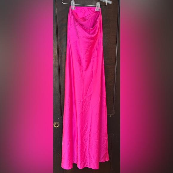 Show Me Your MuMu Vibrant Pink Strapless Dress
Taylor Tube Dress - Picture 3 of 3
